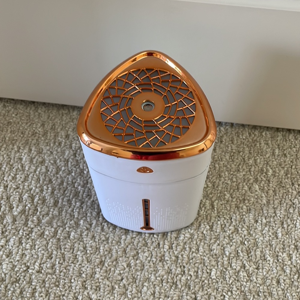 Bedside Humidifier/Aromatherapy Diffuser - Picture 8 of 9